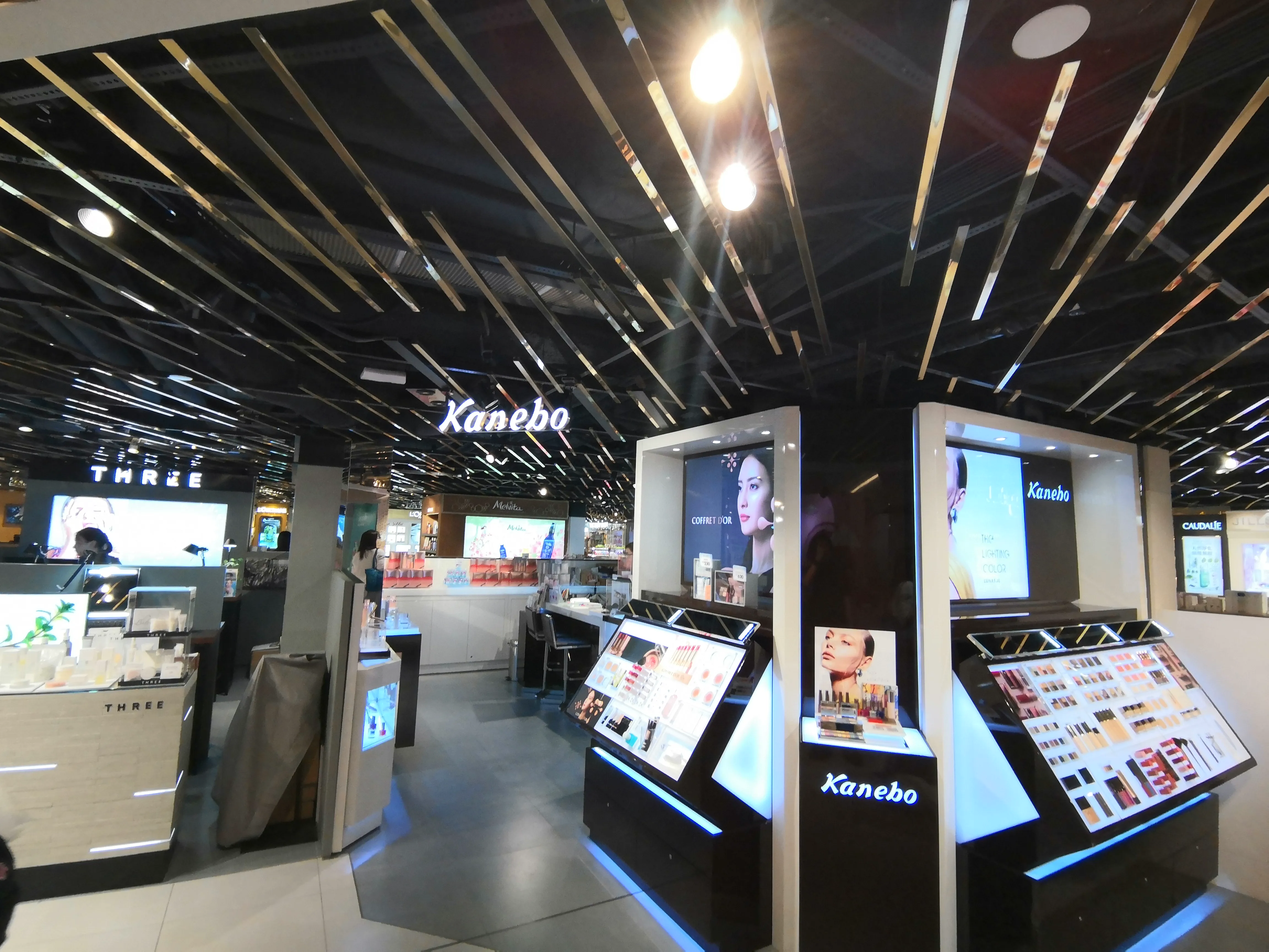 Retail lighting and ceiling detail at SogoHK mall